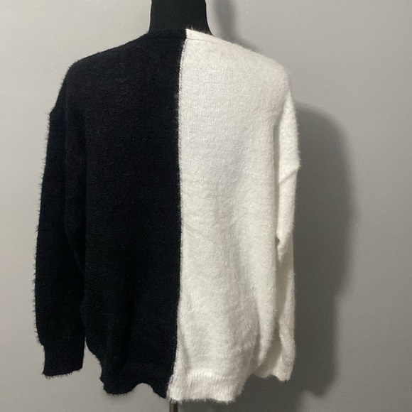 Half Black Half White Eyelash Faux Cardigan V-Neck Sweater NWOT - Picture 5 of 7